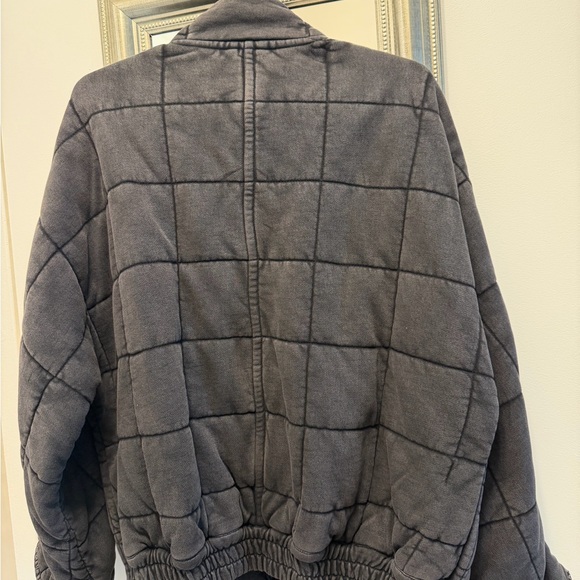 Free People Women’s Charcoal Quilted Puffer Jacket size XS- excellent condition - Picture 2 of 3